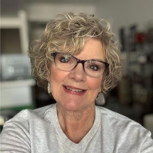 Meet your Posher, Leslie